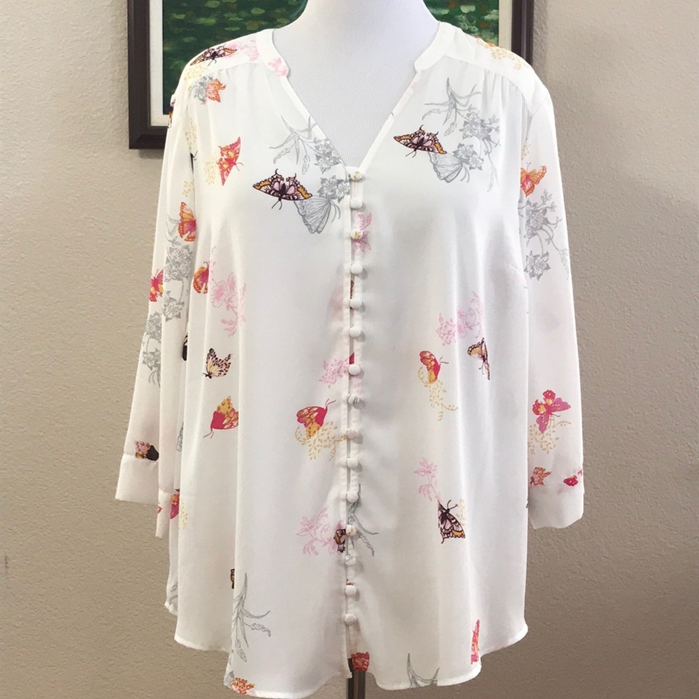 Torrid HARPER - IVORY BUTTERFLY BUTTON BLOUSE